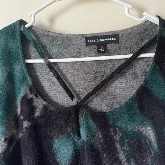 Rock & Republic Dark Green and Black Long Sleeve Top - Picture 2 of 4